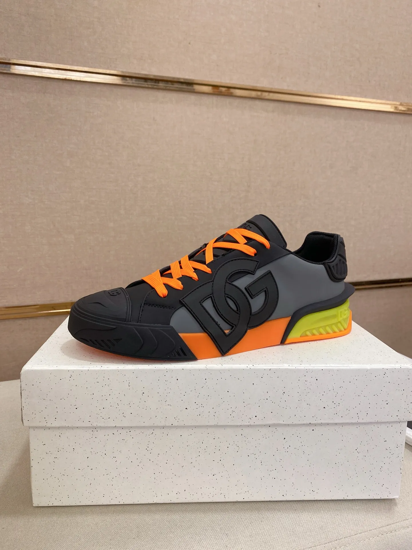 Men's shoes 💰: 660💰 (top quality) The latest sports style DG hot model recommendation, 👉 first launch of men's shoes 😻 I am really crazy about it, top design, impeccable comfort, absolute best-seller, imported cowhide upper, full cowhide lining🐂. Original replica, the latest cool outsole 💥👟Number of codes: 38-44 (45/custom-made, non-refundable)